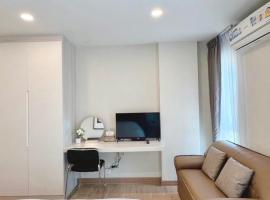 อีสต์วิลล์บางแสน36, hotel in Ban Hua Khao Sammuk