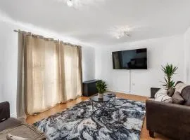 Spacious 4-Bed Home Near City Links