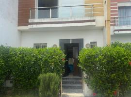 Villa piscine proche plage, hotel v destinaci Džadída