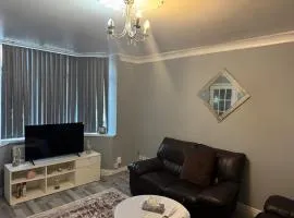Cosy Stay Near Arena & Leeds Bradford Airport two bedroom House