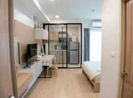 Cozy Studio in Jed Yod Nimman Steps to Convenience Store
