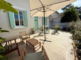 Charmante maison pour 4 à 6 personnes à 200m des plages, Hotel in Saint-Palais-sur-Mer