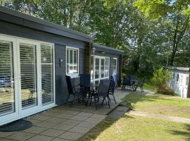 Chalet 133, Snowdon Holiday Chalet - Glan Gwna, hotel com piscina em Caeathro