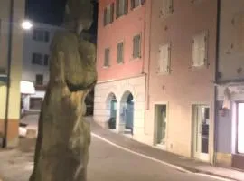 Moderno appartamento e ampio garage in centro