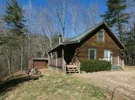 Private, secluded cabin with a fireplace and New Hot Tub 2025