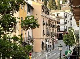4 balconies house, central and near the Alhambra