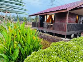 Akira Laman Padi Tg Karang, chal&eacute; alpino em Tanjung Karang