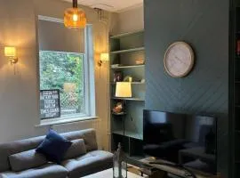 Stylish Four-Bed Haven Near Greenwich