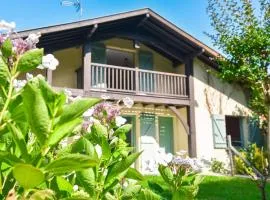 Maison familiale au vert avec piscine et pétanque