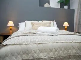 Sleeps 14 The Old Trafford Family Zen by Genesis Living