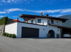 Luxuriöse 120qm Ferienwohnung in Tirol mit Panoramablick, Hotel in Barwies