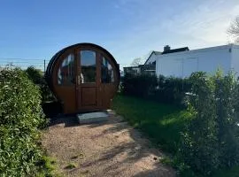 Schlaffass auf Stellplatz am Elbkrug 2 0