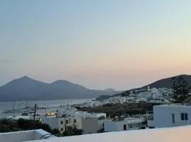 Sunset View Rooftop Apartment, Walk to Adamas Center