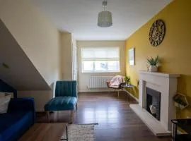 2BR Home Near Shops & Transport Links