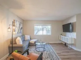Modern 2BD - Parking, Gym, Pool - Sleeps 8 - 5 Min Casino