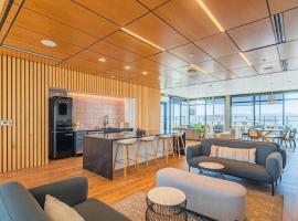 Detailed 2BD, HighRise DT, Pool, Gym, Parking, Sleeps 5, appartement in Phoenix