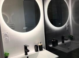 Cocon Des Bois - Gex Genève Mijoux, hotel di Mijoux