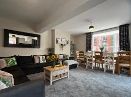 Llangollen High Street Sleeps 12