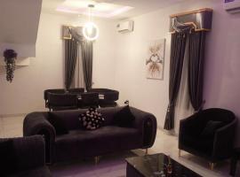 5 Bedrooms and 5 Bathrooms Luxury Duplex With Private Swimming Pool, hotel v destinaci Lagos