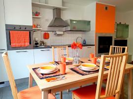 Happy Guest Apartments - Casa Alpi Orange、スキルパーリオのホテル