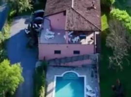 Villa con piscina e intera struttura a uso esclusivo casa del moré、ラ・モッラのホテル