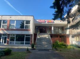 Hotel FLÓRA retro，位于杜丁西的酒店