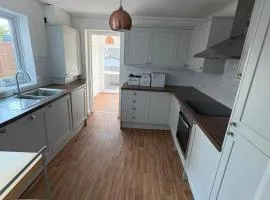 Spacious 4-Bed Home R&B STAYS Welcomes You