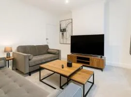 Modern 4BR Home in Dudley