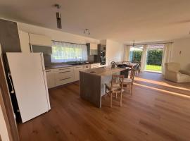 Ubytování Na Louce, villa in Náchod