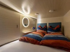 MUE Cubes - Capsule Hotel