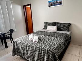 Suíte privativa no centro da capital, hotel barato en Palmas