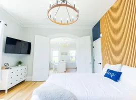 Jennifer's Spa-Like Modern & Chic Broadway Retreat