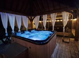 Les Trois Palmiers - Jardin, Jacuzzi privatifs