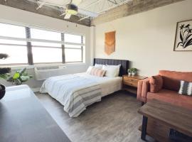 Scenic Serenity, dtown, gym, free parking，位于莫比尔的酒店