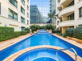Bright Studio with Pool Access in Parramatta