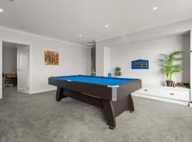 StayAU Contemporary 5BRM Families Home Point Cook