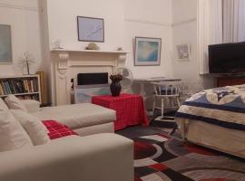 The Wellstead โรงแรมที่มีที่จอดรถในWynberg