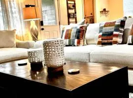 Stylish 4BR Retreat in Cypress - King Bed -Fireplace -Outdoor Patio - TVs in 4 Rooms