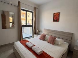 Cozy and Bright Central Room, Shared Flat, hotel din Msida