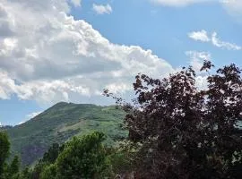 Foothills Valley Retreat - Read Details