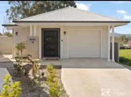 Hamptons House Mudgee -Lux Stays