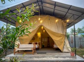 Glampin By Tharu Garden, hotel v destinaci Sauraha