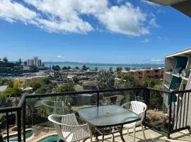 Panoramic Ocean View CBD Appartment