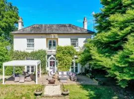 Grand Georgian Villa and Coach House Sleeps 18 Guests Dogs Welcome