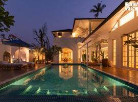 StayVista at Villa Selene - Dolly J Homes with Pool, hotel v mestu Sangolda