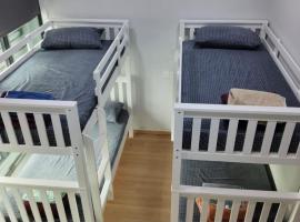 The Family Suites Serviced Apartments, hotel a prop de Aeroport de Singapur-Changi, a Singapur