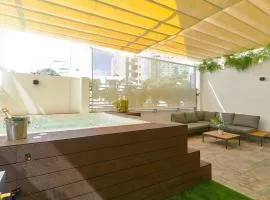 ®{A~Tropical~Stay}@DowntownSD PrivéHotTubNetflix