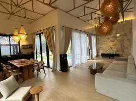 Melasti Villa #2 2Bdr with Yard & Pool