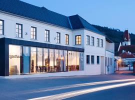 Hotel Zur Schonenburg, hotel v destinaci Schonberg am Kamp