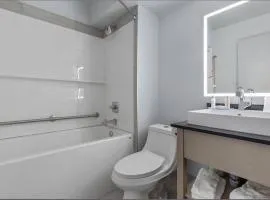 Emerald Hotel & Suites Calgary Airport